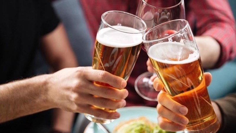 Hạn chế rượu bia giúp phòng ngừa loãng xương