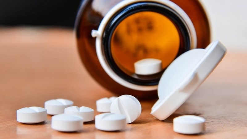 Người sử dụng corticosteroid vài tháng cần theo dõi sức khỏe xương khớp