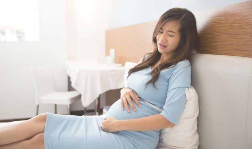 Thai nhi 20 tuần đau bụng dưới có sao không?