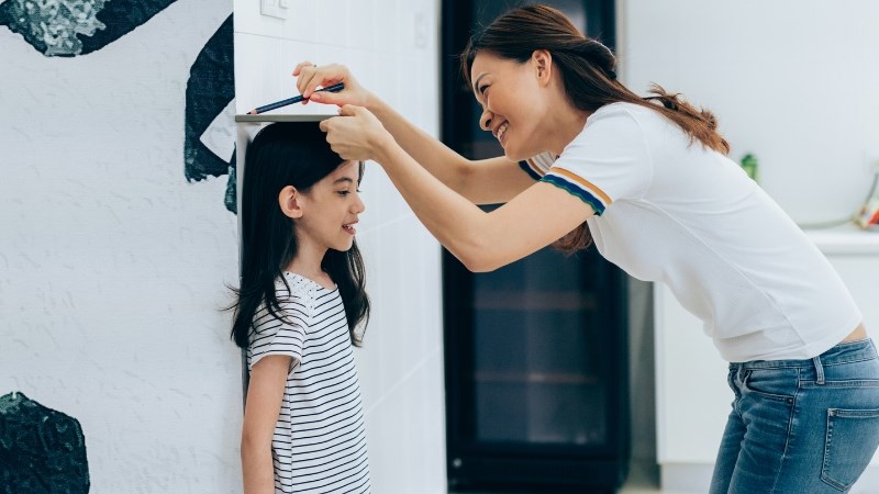 Dậy thì sớm là tình trạng trẻ phát triển sớm hơn các bạn cùng trang lứa