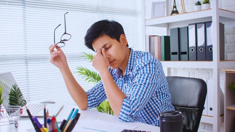 Việc chưa quen mắt với thấu kính mới có thể gây đau đầu Việc chưa quen mắt với thấu kính mới có thể gây đau đầu