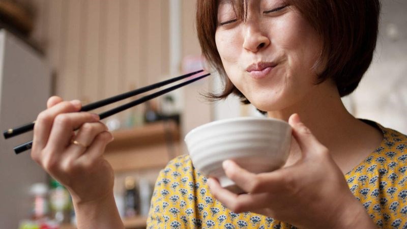 Ăn chậm, nhai kỹ là một thói quen tốt giúp cho hệ tiêu hóa khỏe mạnh