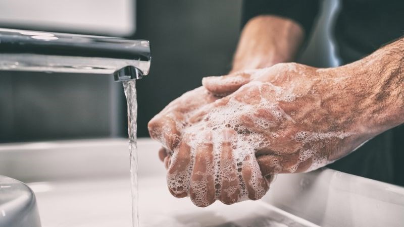 Nên rửa tay đúng cách để giảm nguy cơ lây nhiễm Covid-19