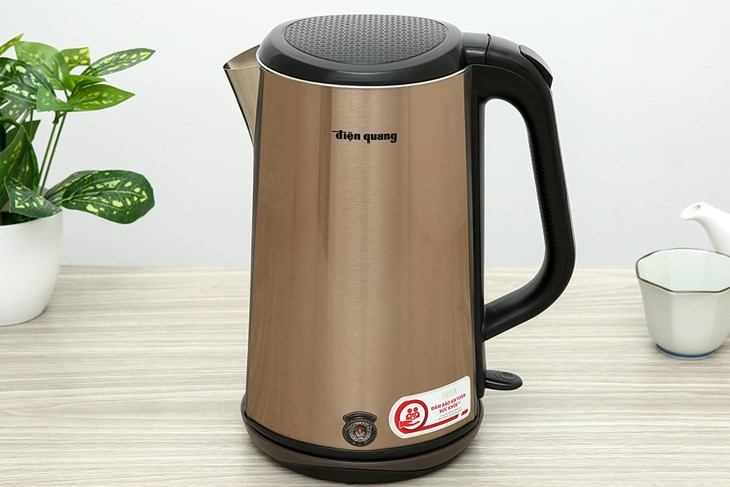 Bình đun siêu tốc Điện Quang 1.8 lít ĐQ EKT08 1818 GO thiết kế hiện đại, vỏ ngoài màu vàng đồng bắt mắt