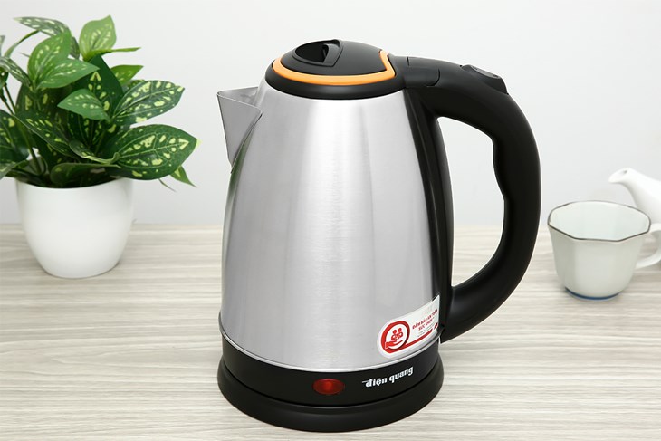 Bình đun siêu tốc Điện Quang 1.8 lít ĐQ EKT06 1518 BL có vỏ và ruột bình làm bằng inox 201 bền bỉ, không gỉ sét