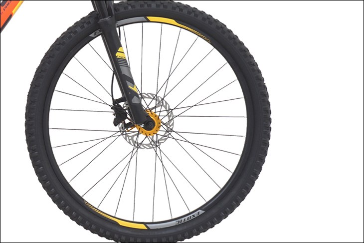 Lốp xe đạp địa hình MTB Exotic 2612 STR 27.5 inch được thiết kế nhiều gai, cho khả năng bám đường tốt và hạn chế móp méo