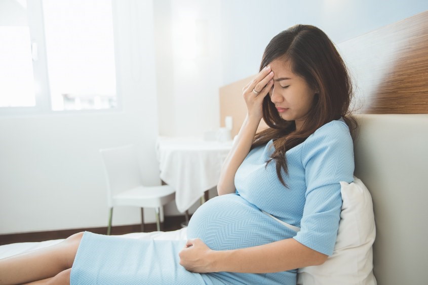 Bổ sung vitamin C quá liều có thể gây đau đầu, mất ngủ