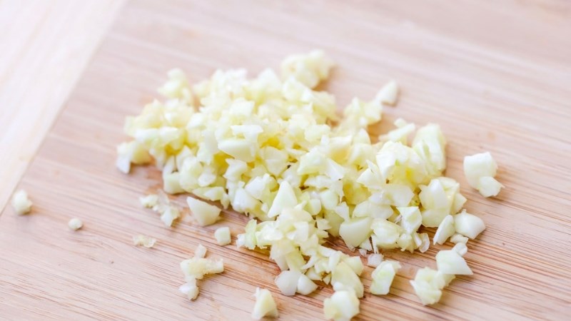 Tỏi có allicin có tác dụng kháng vi sinh vật