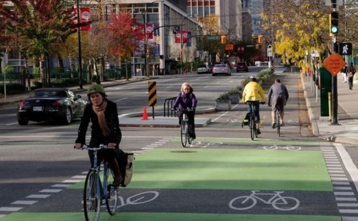 Di chuyển đúng làn đường và đúng luật để bảo vệ an toàn cho bản thân và mọi người