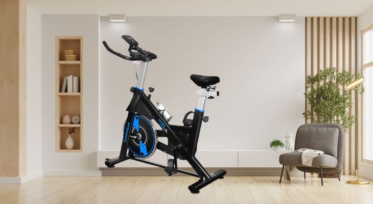Xe đạp tập thể dục Daikiosan DKXD-00002 gây ấn tượng mạnh với màu đen kết hợp xanh độc đáo, tạo nên phong cách năng động và trẻ trung
