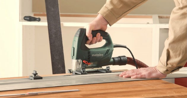 Tắt động cơ qua nút nguồn trên thân máy trước khi rút phích cắm để tránh trường hợp máy bị cháy