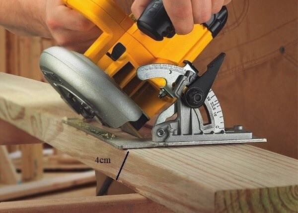 Đối với các góc rộng, có thể điều chỉnh bằng thước đo góc để chính xác hơn