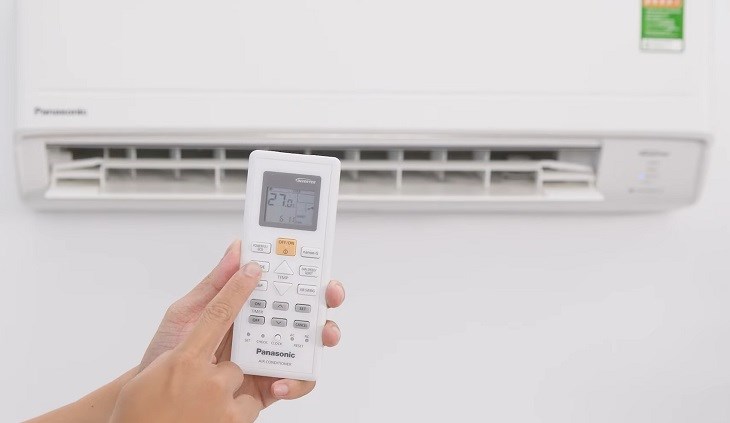 Remote thiết kế dạng nút bấm bằng chất liệu cao su cùng chú thích rõ nét, dễ sử dụng