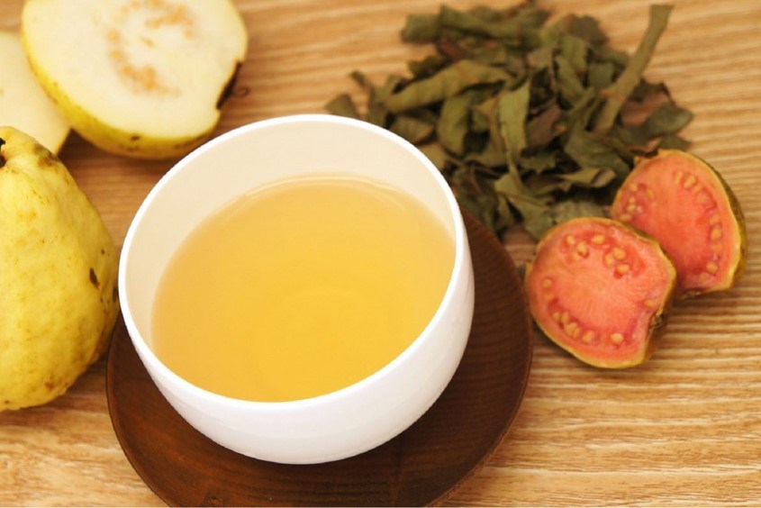 Cách làm trà lá ổi giảm cân dễ làm nhất mà mẹ nên thử