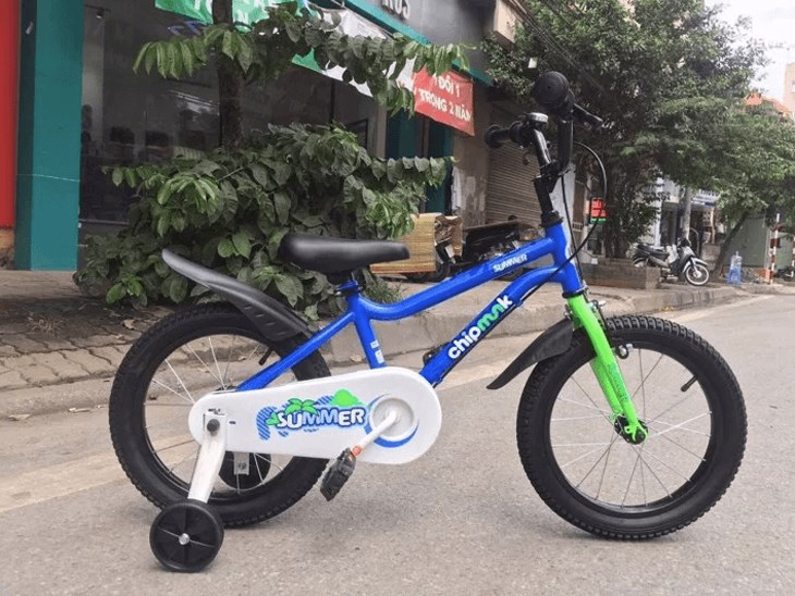 Xe đạp trẻ em Chipmunk CM16-1 16 inch sở hữu vẻ ngoài năng động, khỏe khoắn với màu xanh tươi tắn Xe đạp trẻ em Chipmunk CM16-1 16 inch sở hữu vẻ ngoài năng động, khỏe khoắn với màu xanh tươi tắn