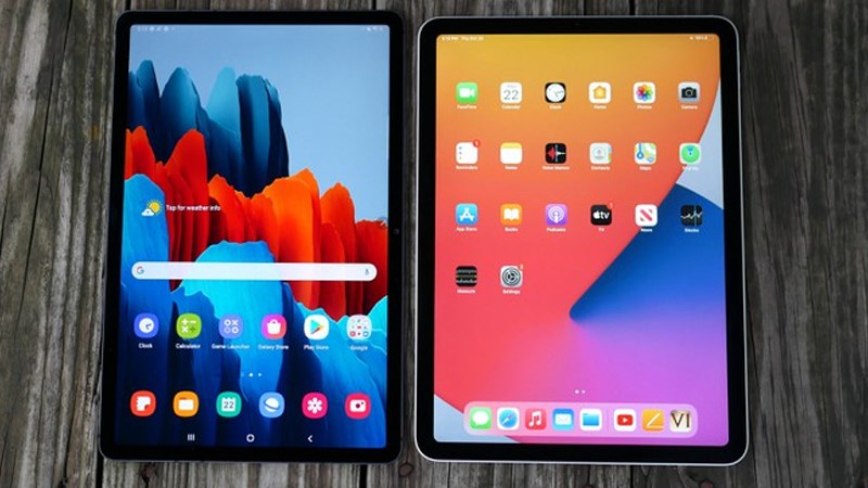 Cả hai dòng sản phẩm iPad và Samsung Galaxy Tab đều sở hữu thiết kế kim loại nguyên khối