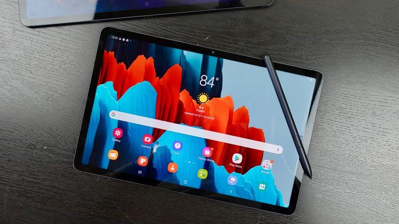 Samsung Galaxy Tab có mức giá phải chăng hơn so với iPad