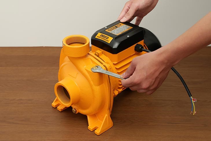 Máy bơm nước ly tâm Ingco MHF15001 1500W thích hợp sử dụng ở những nơi có lưu lượng nước lớn