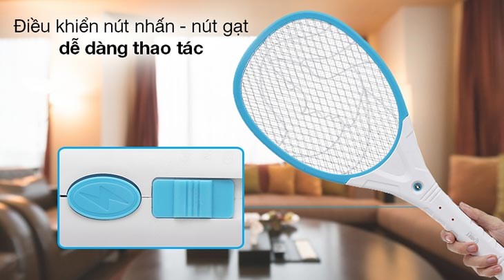 Vợt muỗi Comet CP045 điều khiển nút nhấn, nút gạt trực quan, đèn báo hiệu dễ quan sát và sử dụng ngay cả với người lớn tuổi