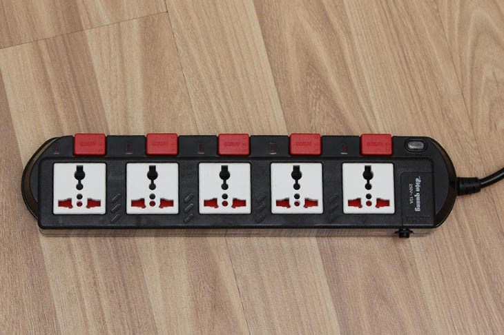 Ổ cắm điện Điện Quang 5 lỗ 5m SM750SL có giá 239.000 đồng (cập nhật tháng 05/2023, có thể thay đổi theo thời gian) Ổ cắm điện Điện Quang 5 lỗ 5m SM750SL có giá 239.000 đồng (cập nhật tháng 05/2023, có thể thay đổi theo thời gian)