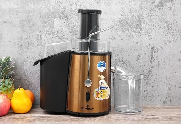 Máy ép trái cây BlueStone JEB-6545 có kích thước nhỏ gọn cùng thân máy bằng inox dễ vệ sinh