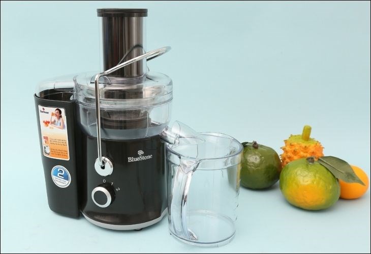 Quá trình ép chậm của máy có thể tốn nhiều thời gian hơn, đặc biệt khi phải ép lượng trái cây lớn.