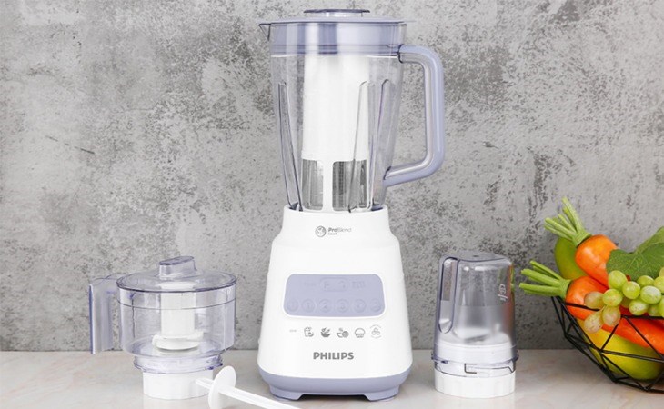 Máy xay sinh tố đa năng Philips HR2223/00 có lưỡi dao sắc bén, giúp dễ dàng xay nhuyễn hỗn hợp 