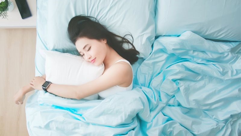 Nên ngủ đủ 7-8 tiếng mỗi ngày để cơ thể nhanh hồi phục