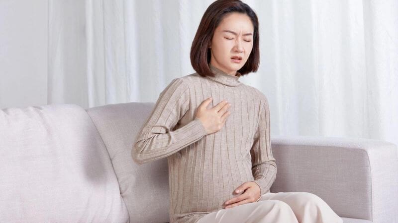 Sản phụ mắc Covid thấy khó thở, suy hô hấp là triệu chứng nguy hiểm