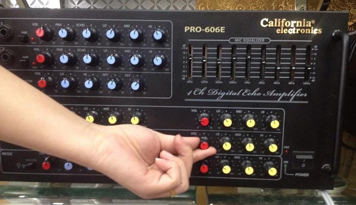 Sau khi hoàn thành các bước đấu nối, bạn kiểm tra tín hiệu và chất lượng âm thanh