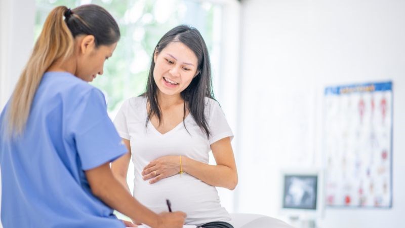 Sản phụ nên đi khám thai định kỳ để kiểm tra sức khỏe của cả mẹ và thai nhi