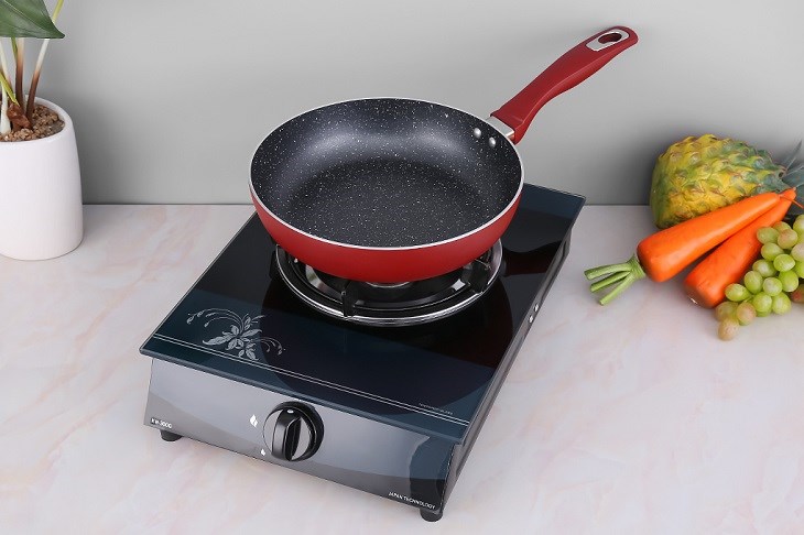 Chảo nhôm chống dính vân đá đáy từ 24 cm Delites CE001-24 có thể nấu trên cả bếp ga, bếp từ và bếp hồng ngoại tiện lợi