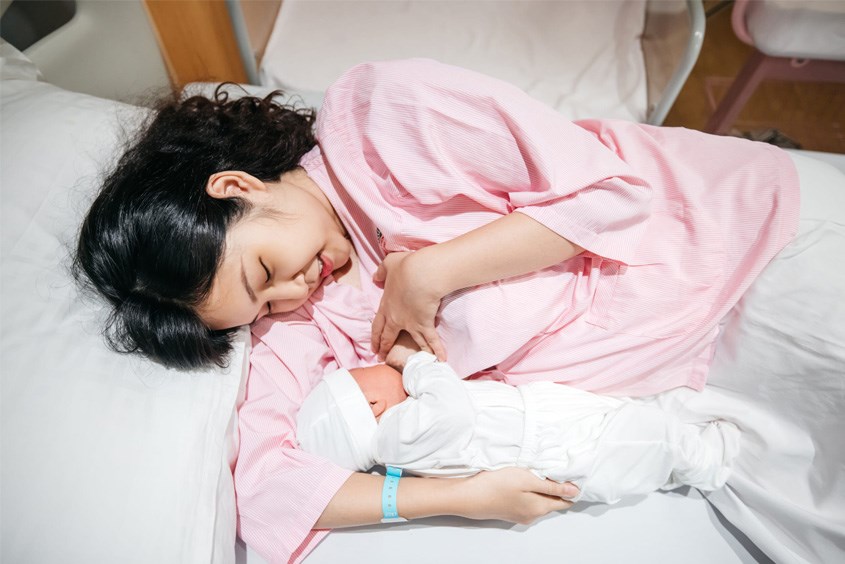 Cho con bú là phương pháp kích sữa sau sinh nhanh chóng và hiệu quả