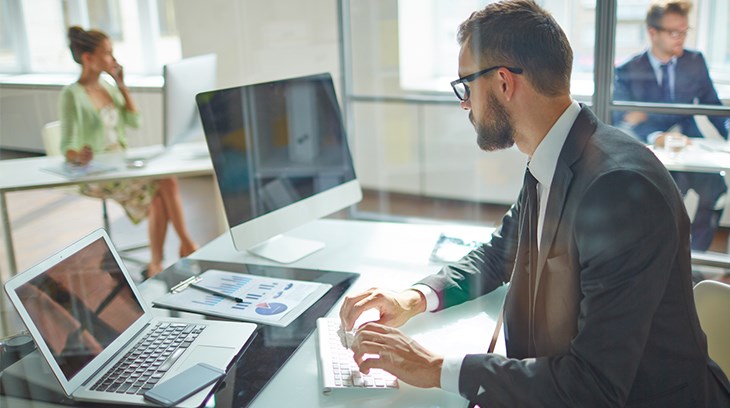 Tùy vào nhu cầu sử dụng và điều kiện tài chính mà người dùng có thể lựa chọn MacBook hoặc laptop Windows phù hợp