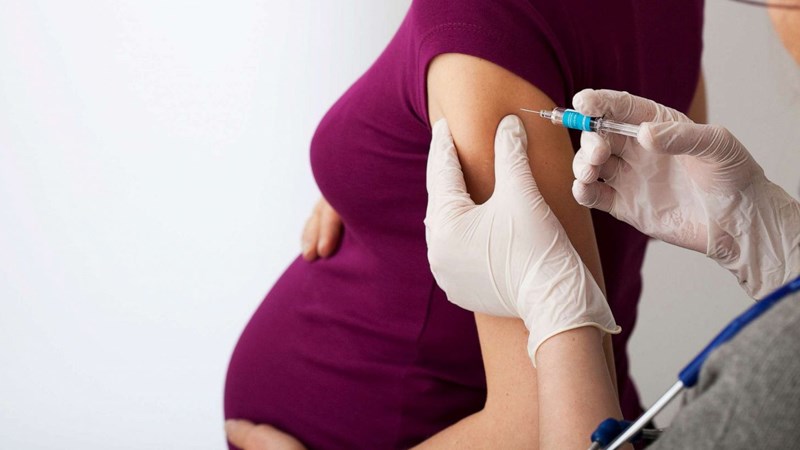 Phụ nữ mang thai trong nhóm đối tượng ưu tiên tiêm vaccine