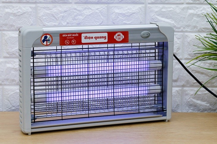 Đèn bắt muỗi Điện Quang ĐQ EML06L sở hữu thiết kế chắc chắn, an toàn với 2 mặt lưới bảo vệ Đèn bắt muỗi Điện Quang ĐQ EML06L sở hữu thiết kế chắc chắn, an toàn với 2 mặt lưới bảo vệ