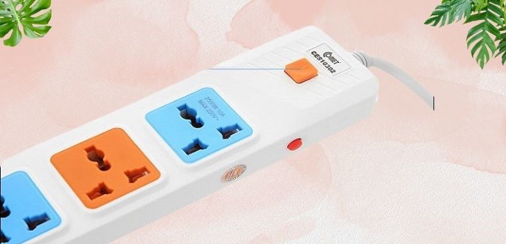 Ổ cắm điện Comet 3 lỗ 2m CES10302 được trang bị đèn báo hiệu và công tắc giúp người dùng dễ dàng quan sát nguồn điện