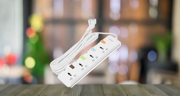 Ổ cắm điện Comet 4 lỗ 5m CESG2405 được trang bị dây điện dài lên đến 5m, tiện dùng cho mọi không gian