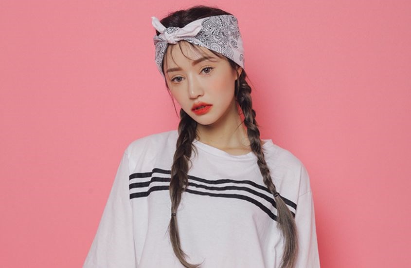 Tóc tết hai bên có băng đô