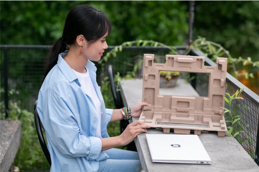 Bao bì của laptop HP Pavilion 15 được sản xuất từ sợi khuôn có khả năng tự hủy sinh học