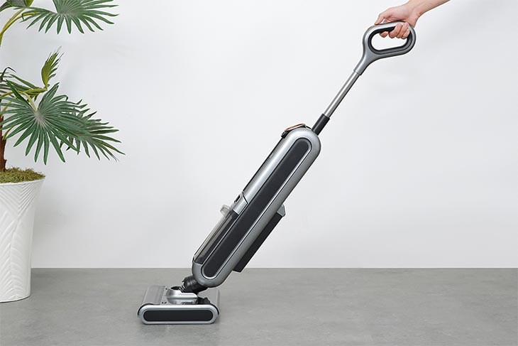Máy hút bụi lau nhà Uwant X100 được thiết kế 3 trong 1 là lau, hút, tự vệ sinh con lăn giúp tiết kiệm thời gian dọn dẹp