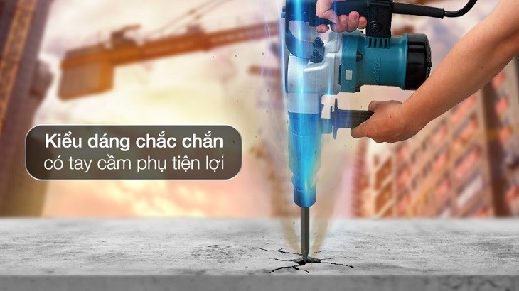 Máy đục bê tông điện Makita HM0810TA 900W hỗ trợ khoan đục mạnh mẽ với lực đập 7.6J cùng kiểu dáng máy chắc chắn