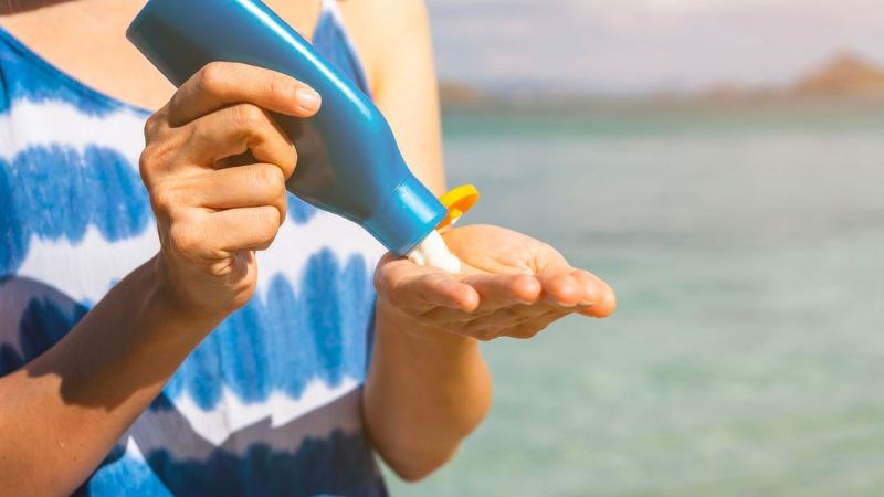 Người bệnh lupus ban đỏ nên sử dụng kem chống nắng thường xuyên