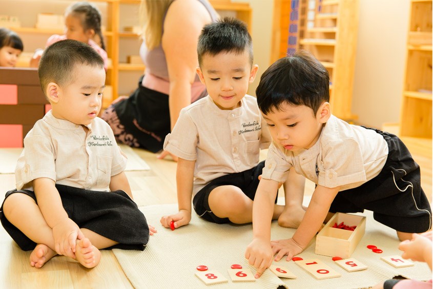 Giáo dục sớm cho trẻ 1 tuổi giúp con phát triển toàn diện