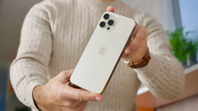 iPhone 14 Pro Max  sở hữu kích thước khá giống với iPhone 14 Plus