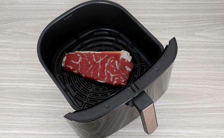 Nồi chiên không dầu hơi nước Elmich AFE-3945 7 lít có thể chiên/hấp gà nguyên con 1,5 kg nhờ dung tích lớn
