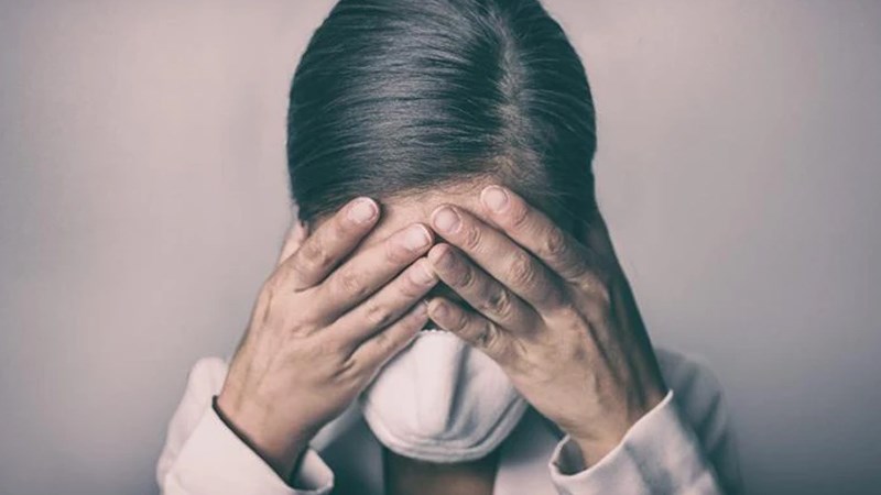 Triệu chứng đau đầu có thể xuất hiện sau tiêm phòng mũi 4