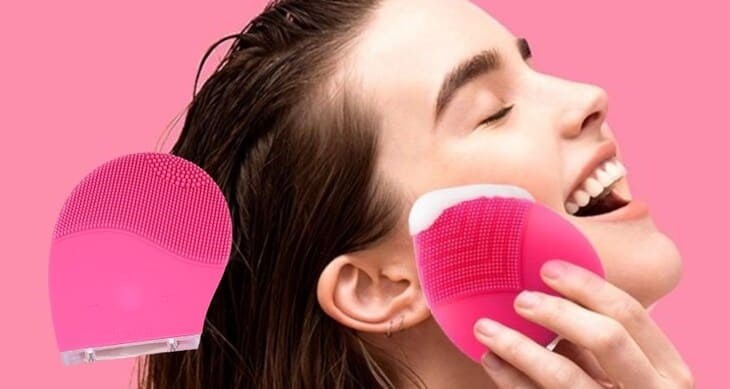 Máy rửa mặt và massage Halio Hot Pink giúp làm sạch sâu và thư giãn hiệu quả cho làn da của bạn
