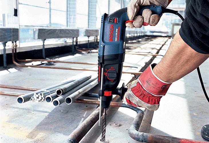 Máy khoan bê tông 2 chức năng có chức năng chính là khoan xoay và khoan búa