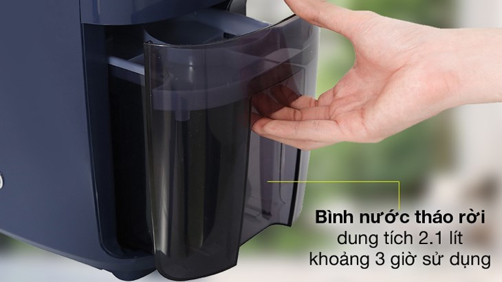Máy có bình chứa nước trong suốt cùng dung tích lớn 2.1 lít cho bạn sử dụng liên tục trong 3 giờ